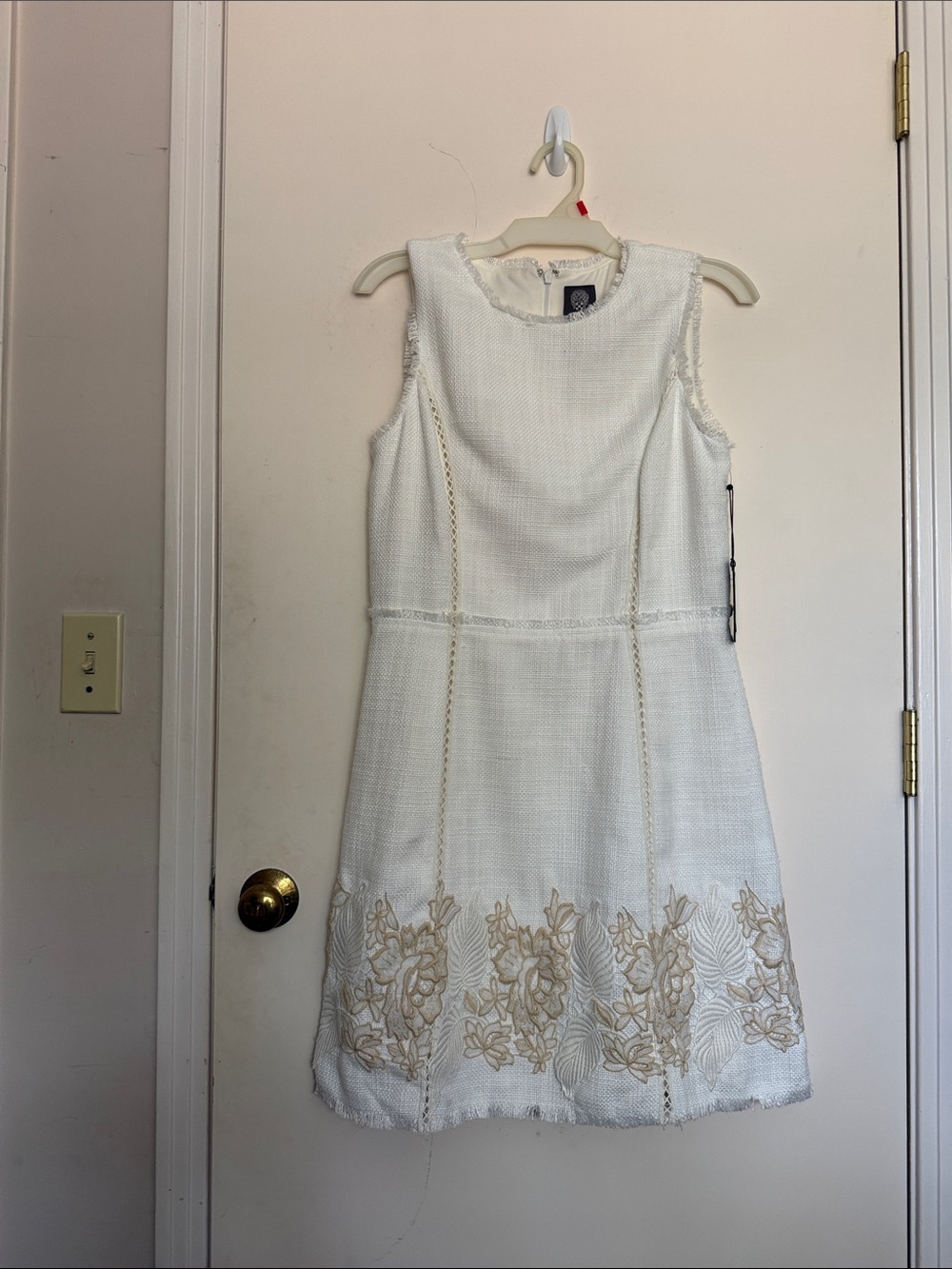 Vince Camuto White Sleeveless Shift Dress with Beige Floral Embroidery